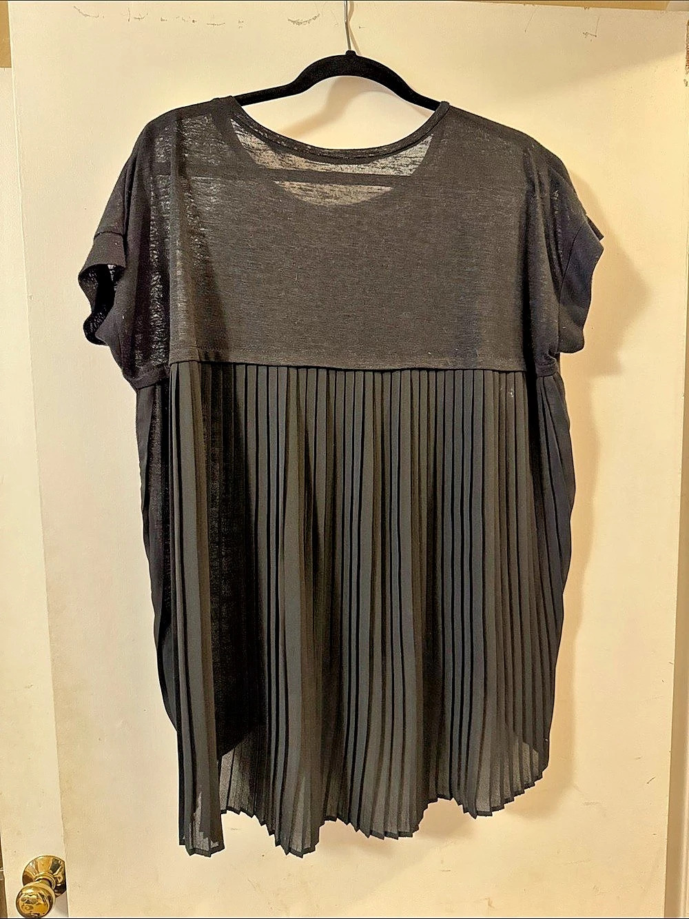 Line & Dot Black Pleated Short Sleeve Top